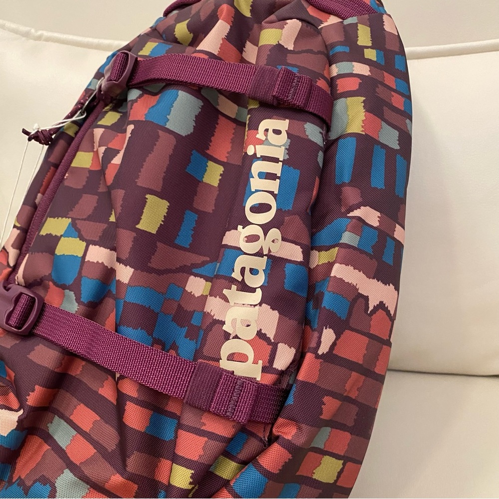 New with Tag Patagonia Atom Sling Backpack 8L - authentic